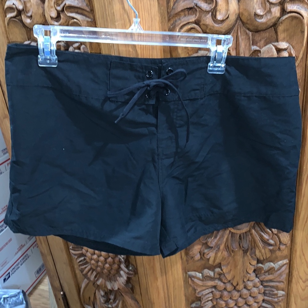 EUC Island Escape size 12 black board shorts